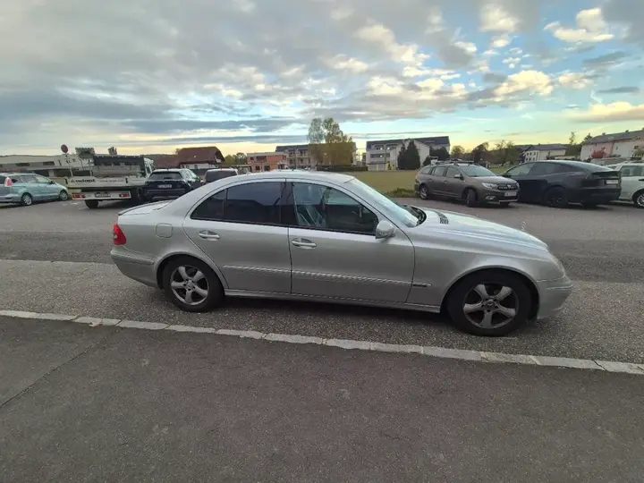 Mercedes-Benz E-Class 2006 photo 2