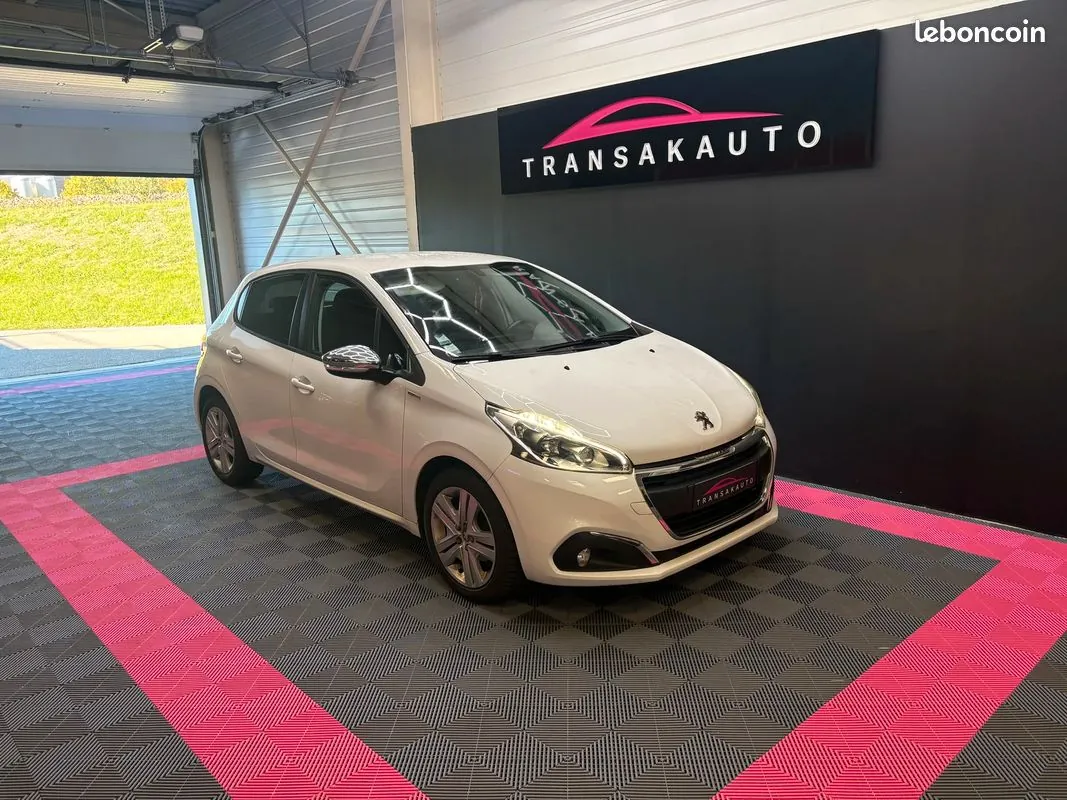 Peugeot 208 2017 photo 3