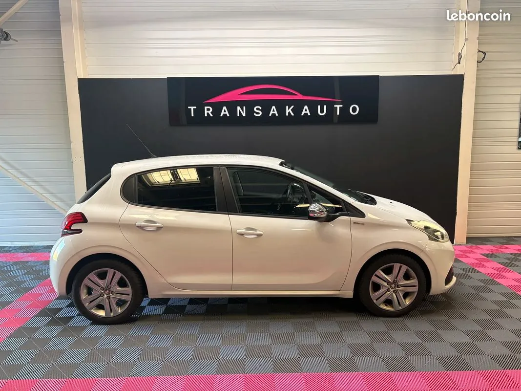 Peugeot 208 2017 photo 4