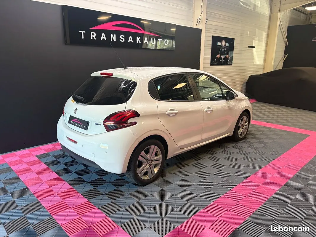 Peugeot 208 2017 photo 5
