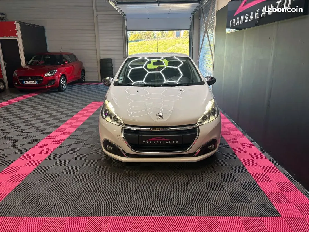 Peugeot 208 2017 photo 2