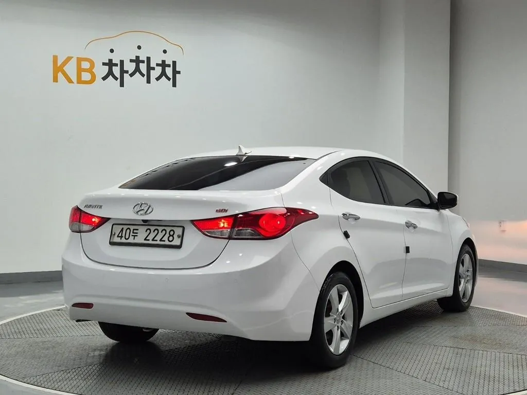 Hyundai Avante 2013 photo 3