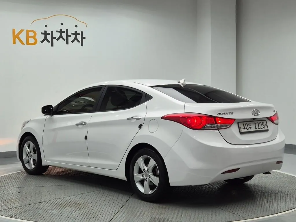 Hyundai Avante 2013 photo 2