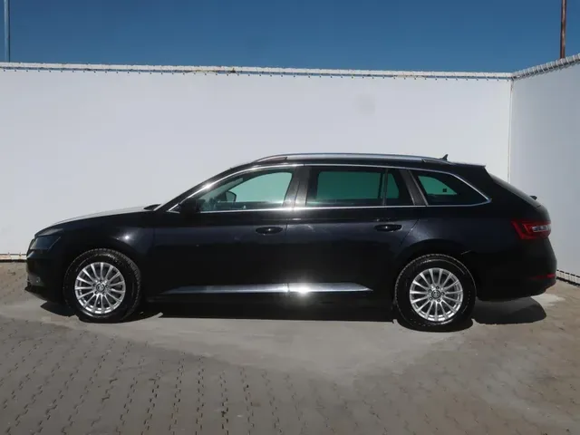 Skoda Superb 2018 photo 2