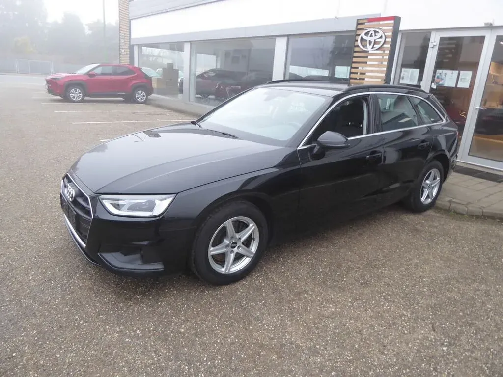 Audi A4 2021 photo 2