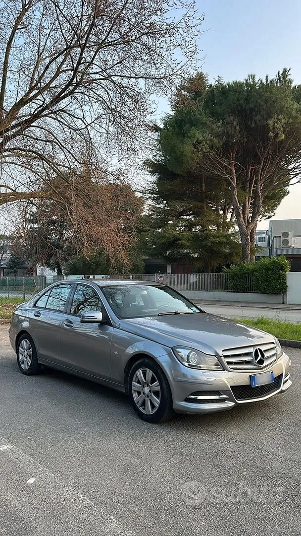 Mercedes-Benz C200 2012 photo 2