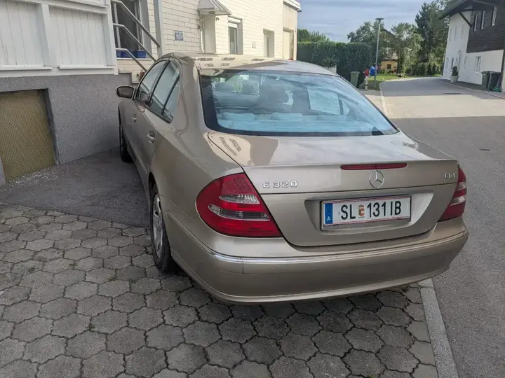 Mercedes-Benz E-Class 2004 photo 2