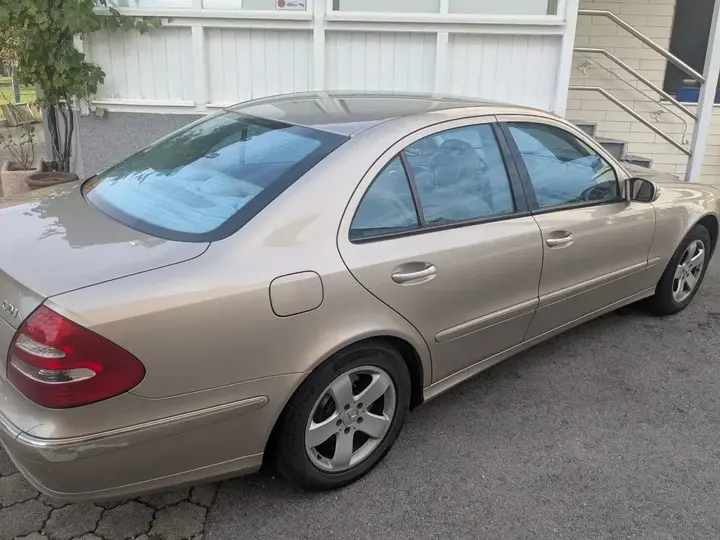 Mercedes-Benz E-Class 2004 photo 3