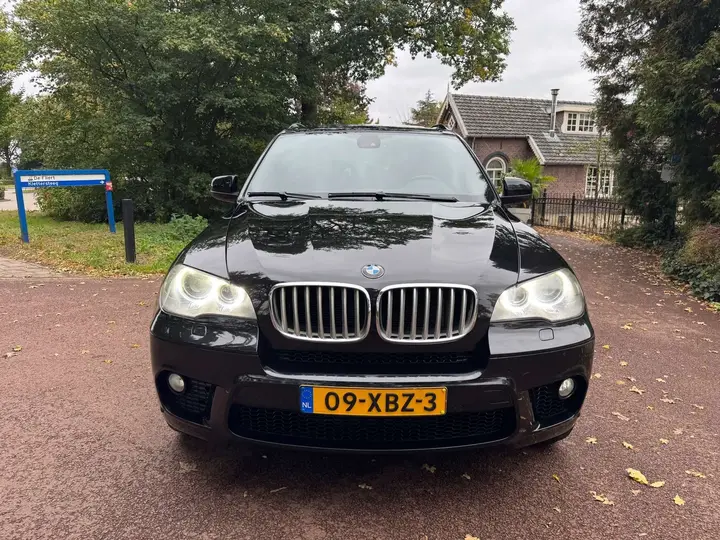 BMW X5 2011 photo 2