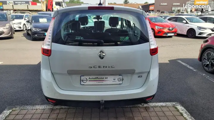 Renault Grand Scenic 2011 photo 5