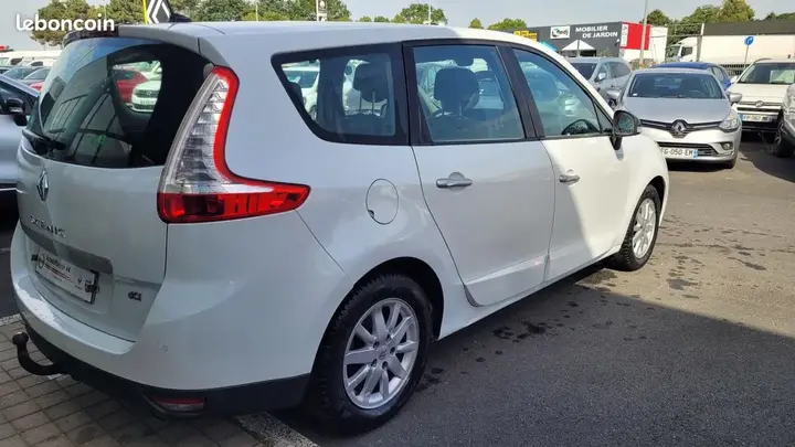 Renault Grand Scenic 2011 photo 4