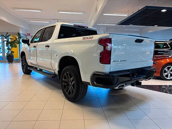 Chevrolet Silverado 1500 2025 photo 2