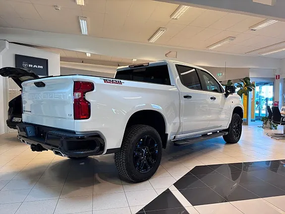 Chevrolet Silverado 1500 2025 photo 3