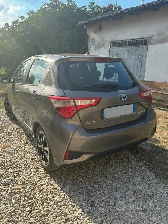 Toyota Yaris 2018 photo 2
