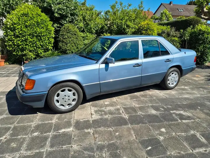 Mercedes-Benz 300E