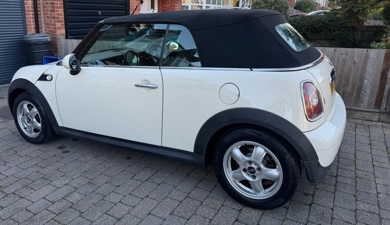 Mini Convertible 2010 photo 5