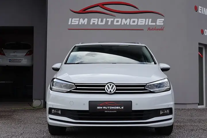 Volkswagen Touran 2017 photo 2