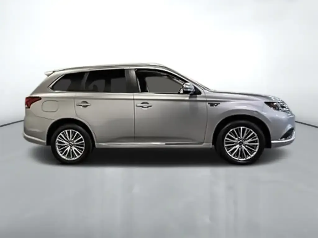 Mitsubishi Outlander 2020 photo 2