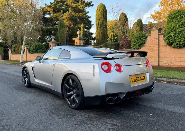 Nissan Gt-R 2010 photo 3