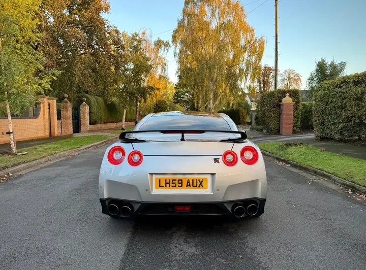 Nissan Gt-R 2010 photo 2