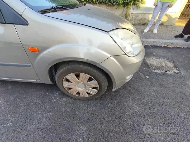 Ford Fiesta 2003 photo 4