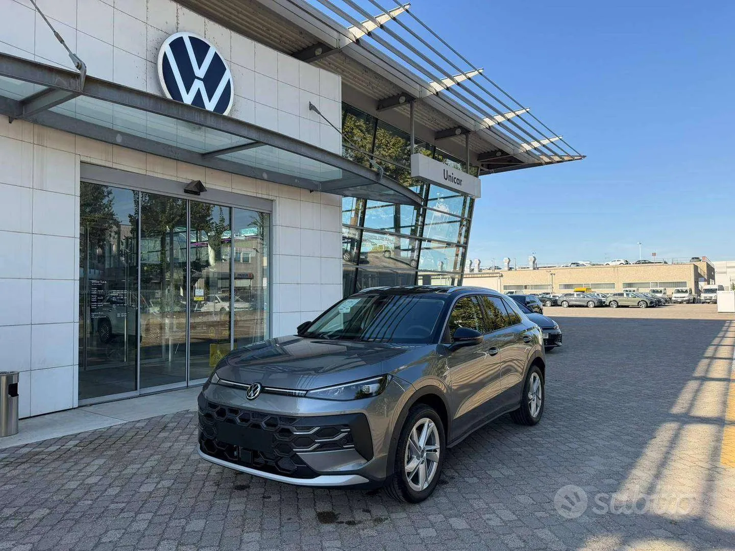 Volkswagen T-Roc photo 3