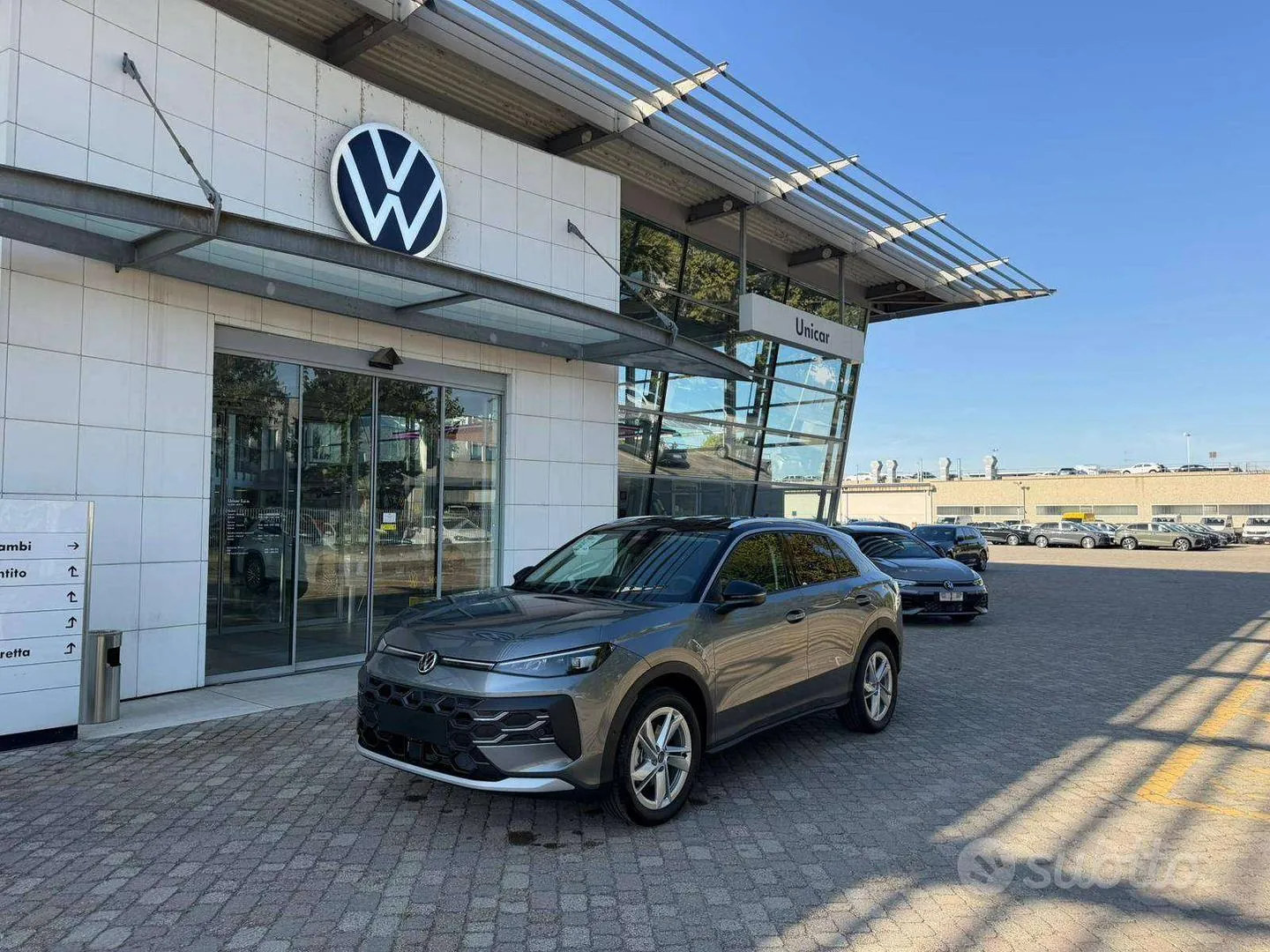 Volkswagen T-Roc photo 2