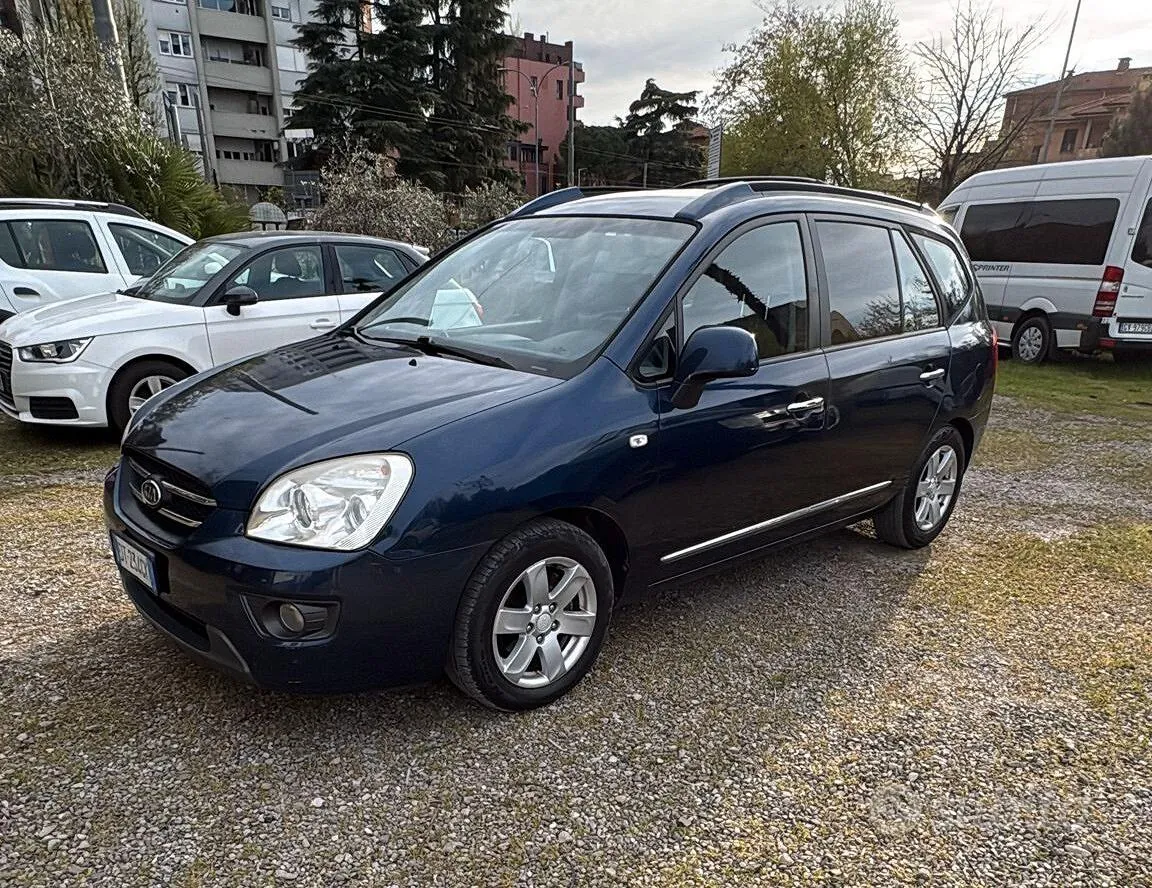 Kia Carens 2008 photo 2