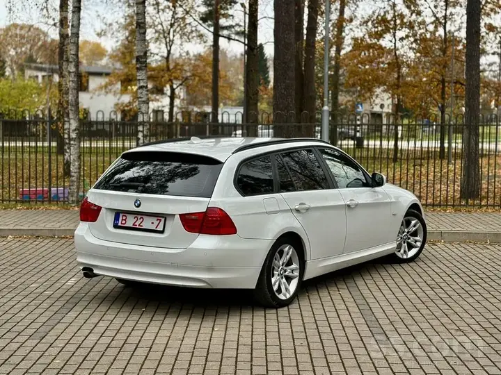 BMW 318D 2011 photo 4
