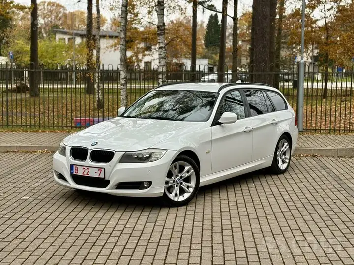 BMW 318D 2011 photo 3