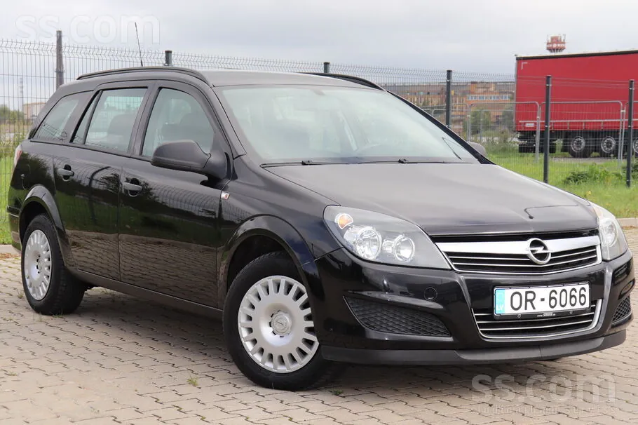 Opel Astra 2010 photo 2