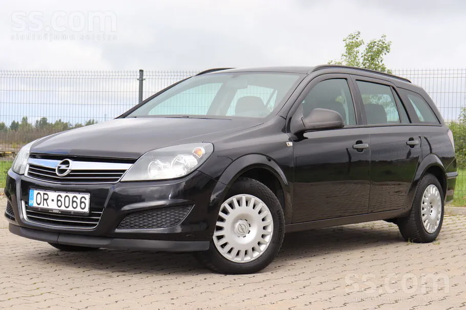 Opel Astra 2010 photo 4
