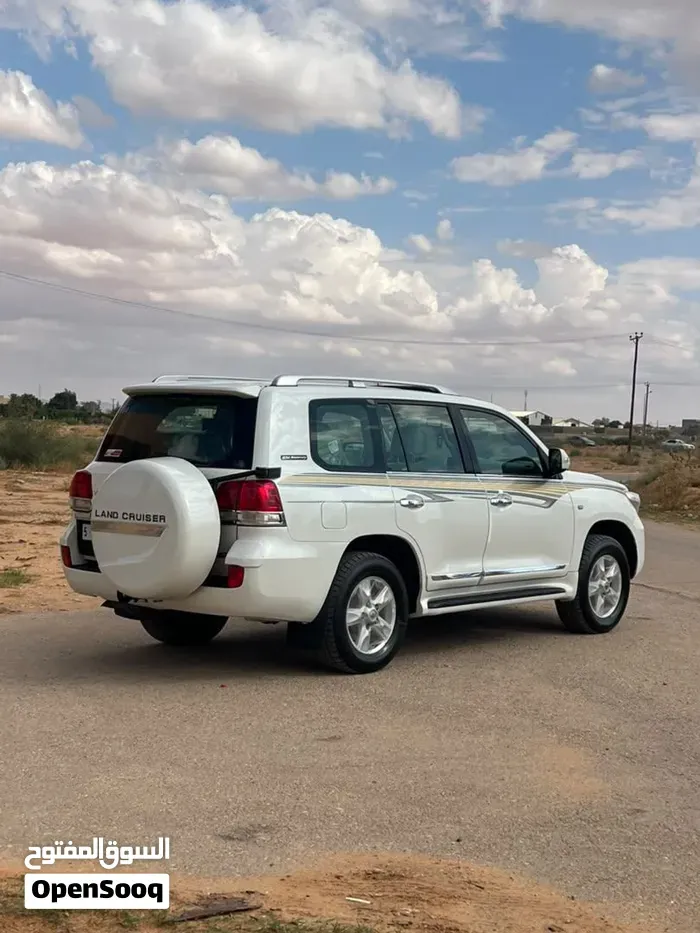 Toyota Land Cruiser 2010 photo 2