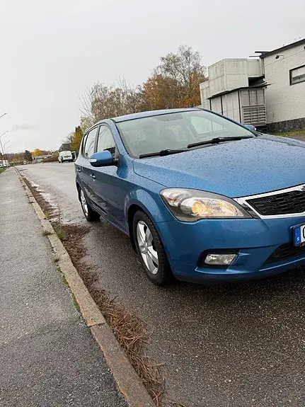 Kia Ceed 2010 photo 4