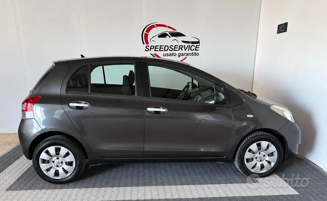 Toyota Yaris 2011 photo 4