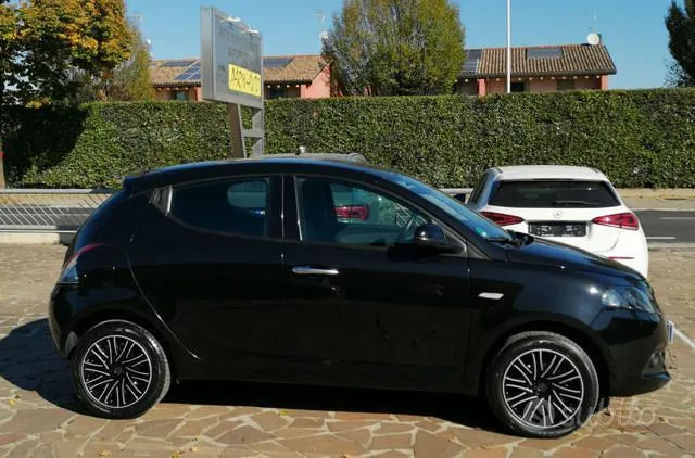 Lancia Ypsilon 2022 photo 2