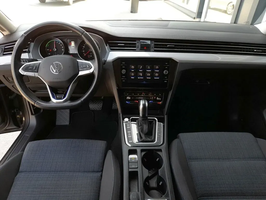 Volkswagen Passat 2022 photo 3