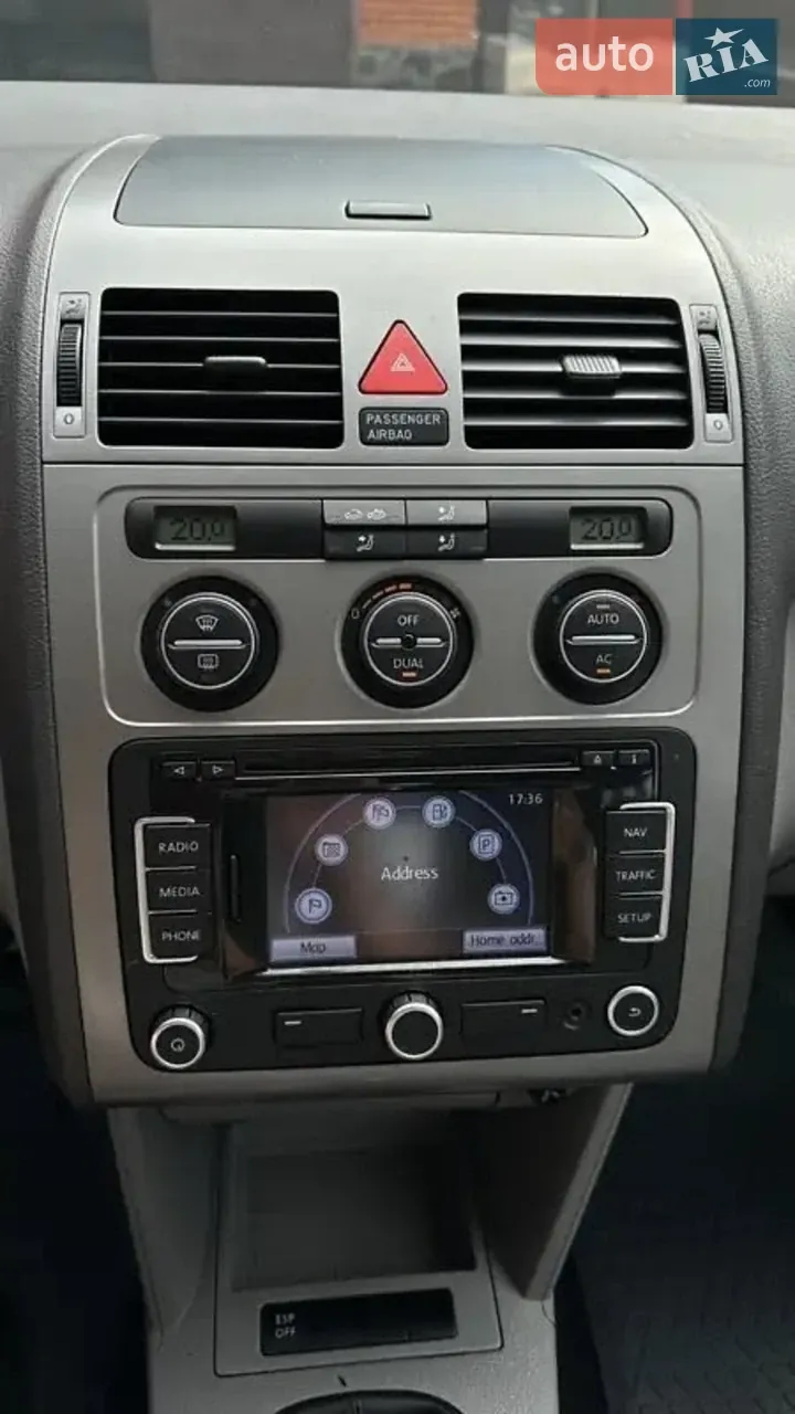 Volkswagen Touran 2009 photo 2