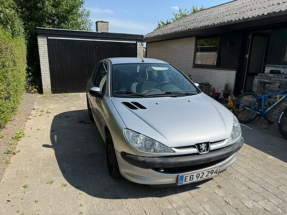 Peugeot 206 2004 photo 2