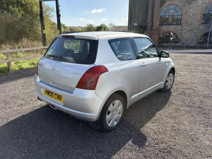 Suzuki Swift 2006 photo 5