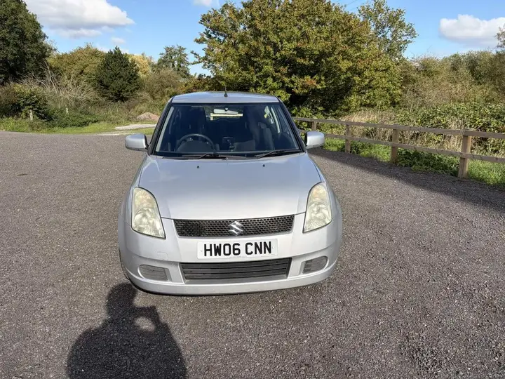 Suzuki Swift 2006 photo 2