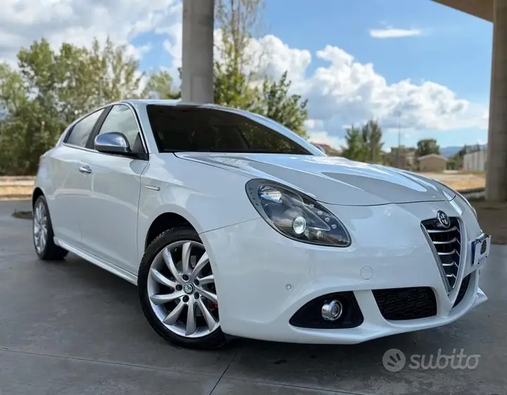 Alfa Romeo Giulietta 2014 photo 2