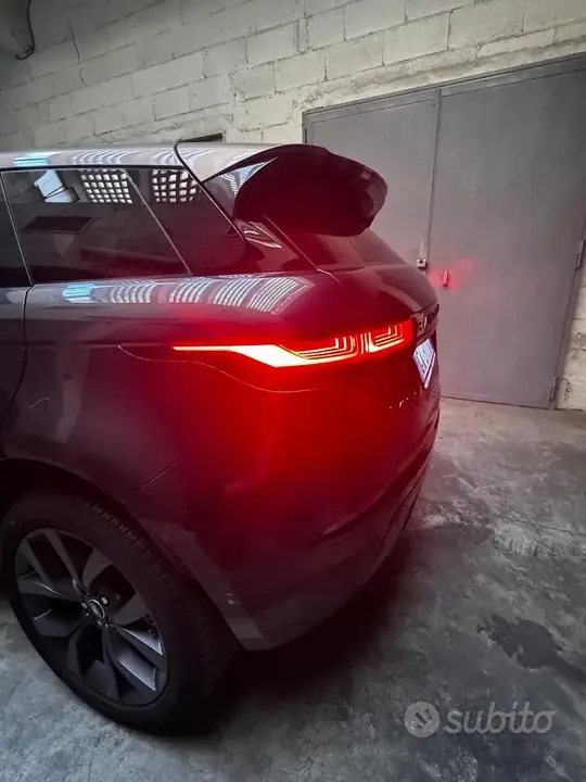 Land Rover Evoque 2022 photo 3