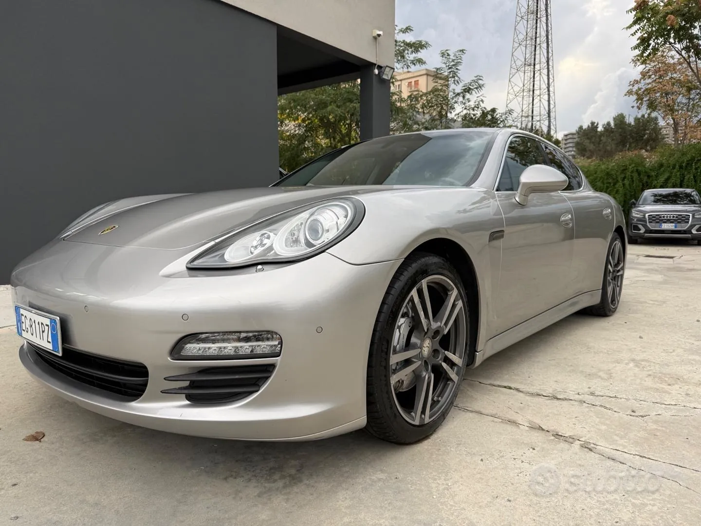 Porsche Panamera 2011 photo 2