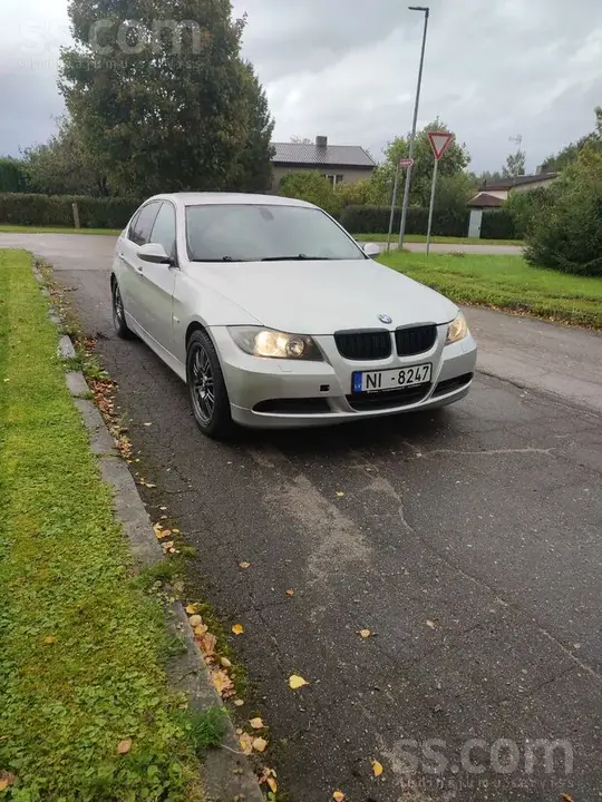 BMW 330D 2005 photo 2