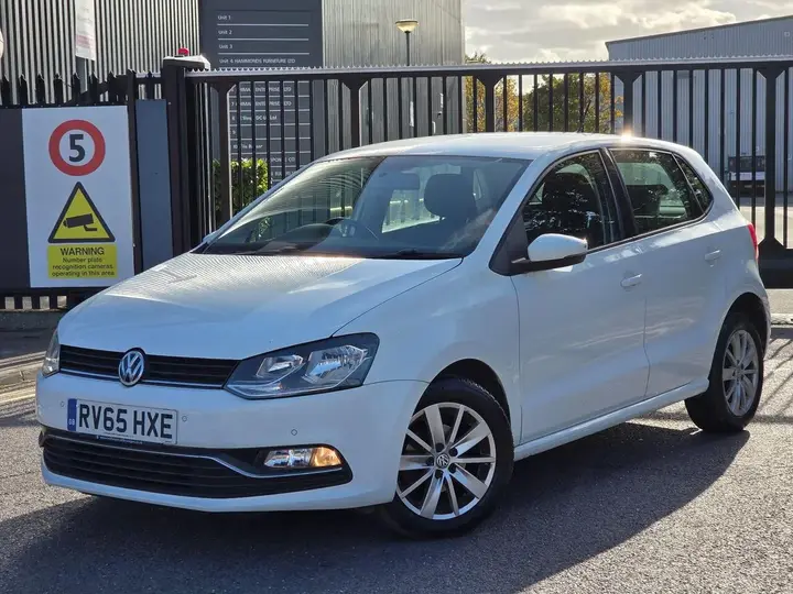 Volkswagen Polo 2015 photo 2