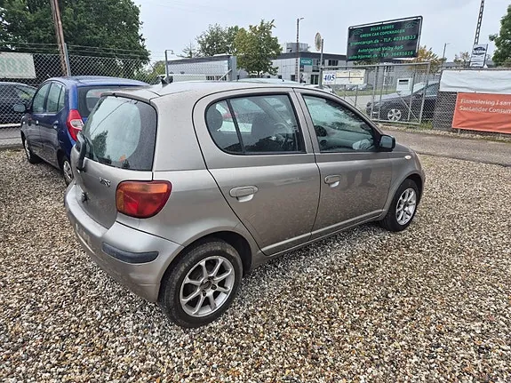 Toyota Yaris 2003 photo 2
