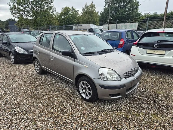 Toyota Yaris 2003 photo 4
