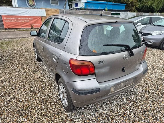 Toyota Yaris 2003 photo 3
