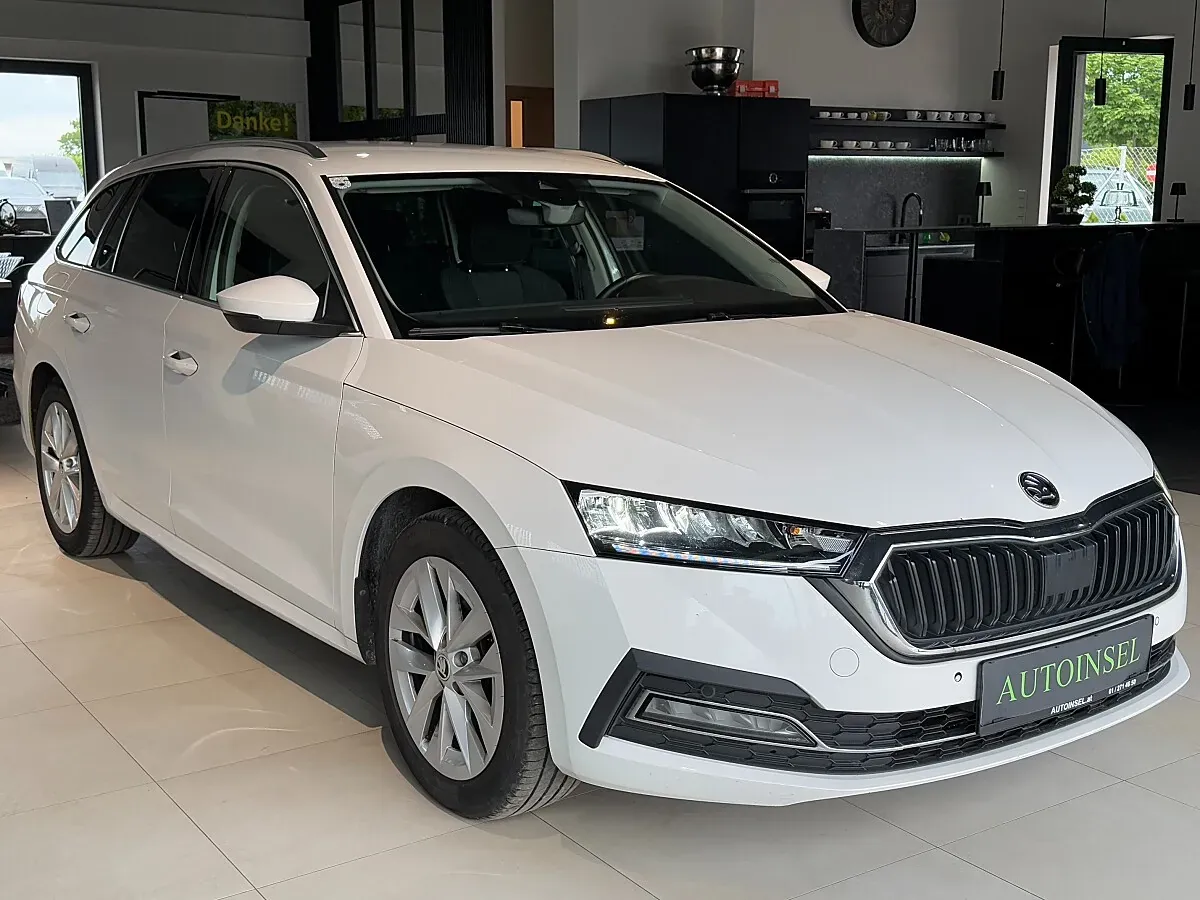 Skoda Octavia 2021 photo 2
